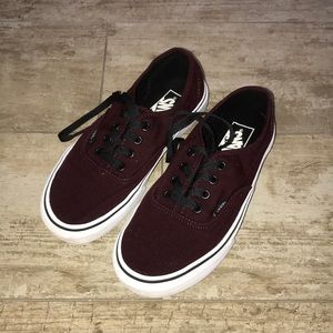 Maroon Vans women’s size 7.5 and men’s size 6